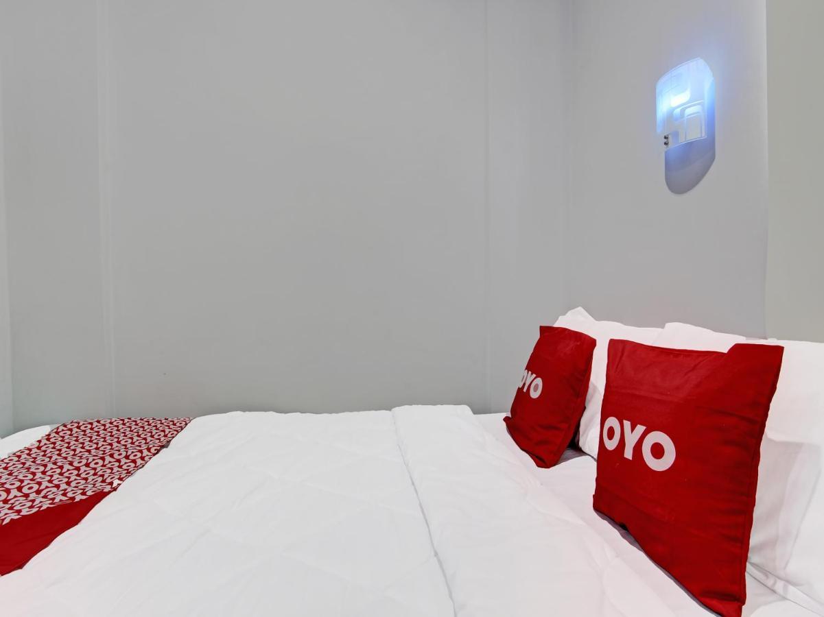 Oyo 91686 Triple S Hotel Malioboro Γιογκιακάρτα Εξωτερικό φωτογραφία