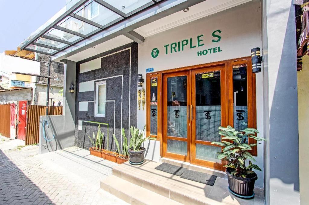 Oyo 91686 Triple S Hotel Malioboro Γιογκιακάρτα Εξωτερικό φωτογραφία